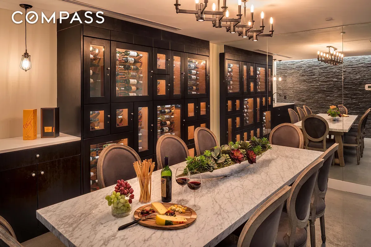 #16 photo, 416 W 52nd Street, 맨해튼 Hell's Kitchen , NY 10019