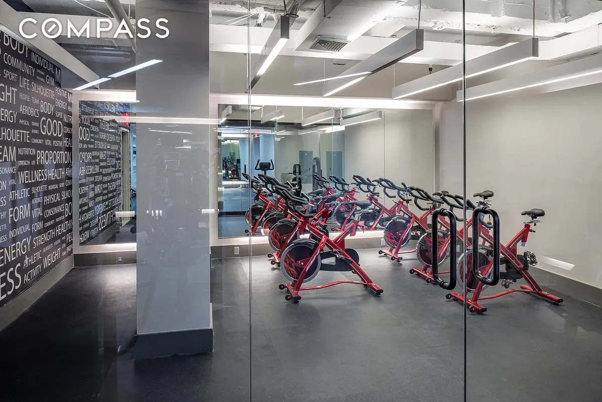 #18 photo, 416 W 52nd Street, 맨해튼 Hell's Kitchen , NY 10019