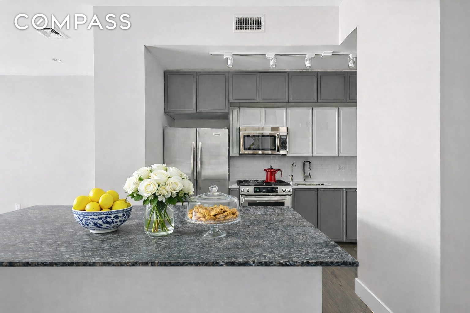 #3 photo, 416 W 52nd Street, 맨해튼 Hell's Kitchen , NY 10019