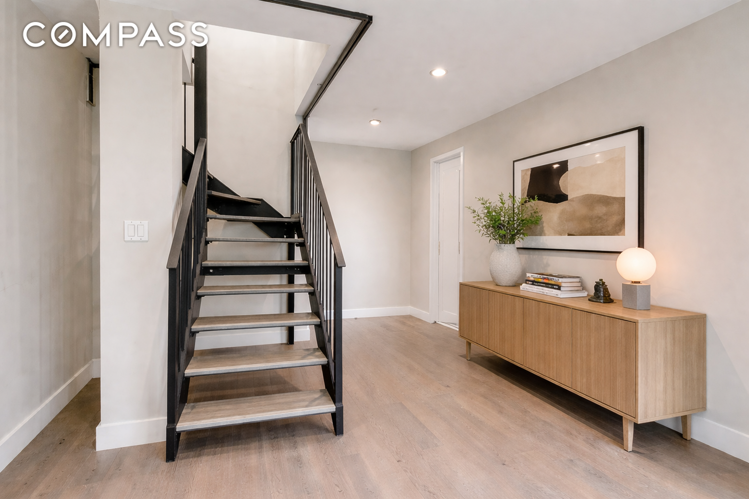 #8 photo, 416 W 52nd Street, 맨해튼 Hell's Kitchen , NY 10019