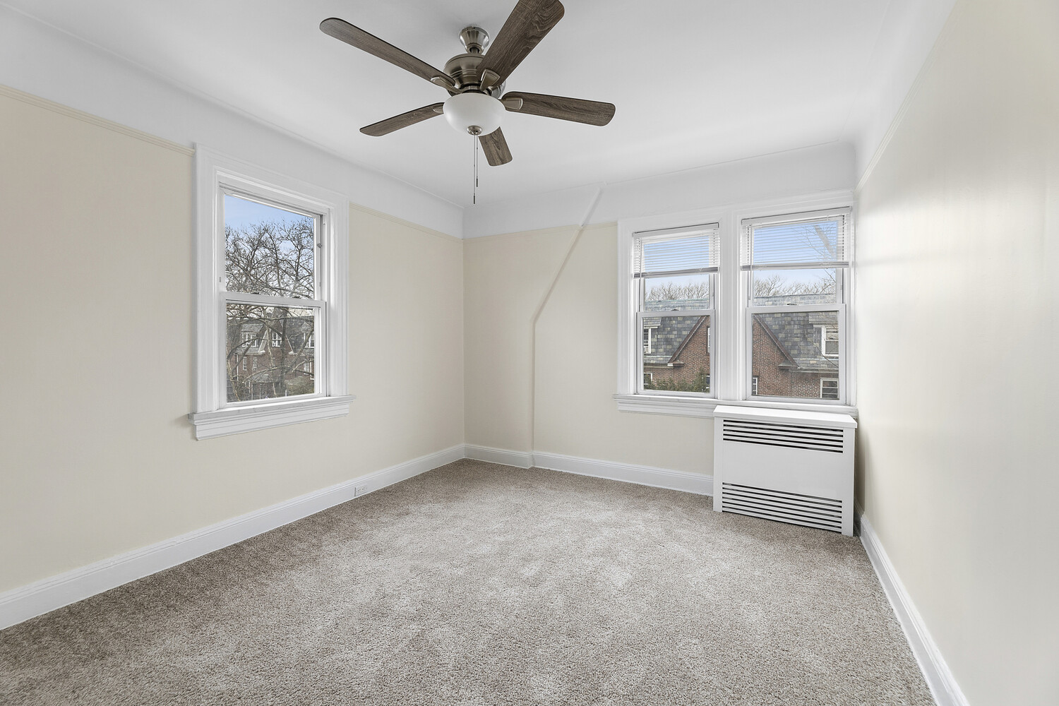 #14 photo, 33-25 71ST Street, كوينز Jackson Heights , NY 11372