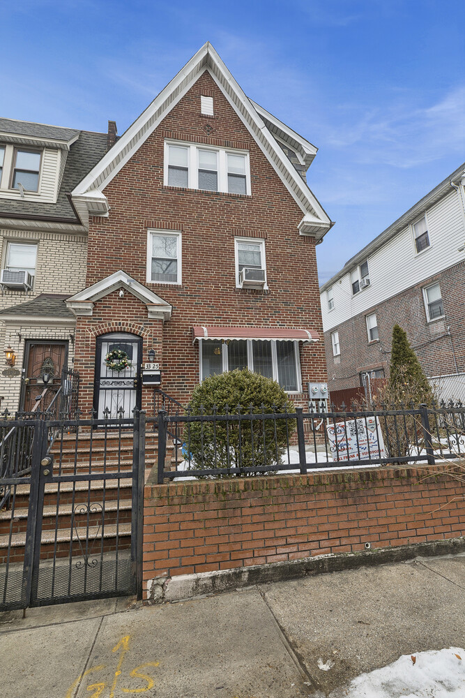 #16 photo, 33-25 71ST Street, كوينز Jackson Heights , NY 11372