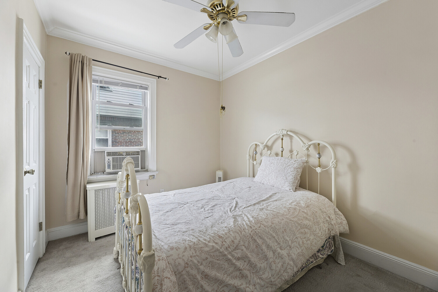 #8 photo, 33-25 71ST Street, كوينز Jackson Heights , NY 11372