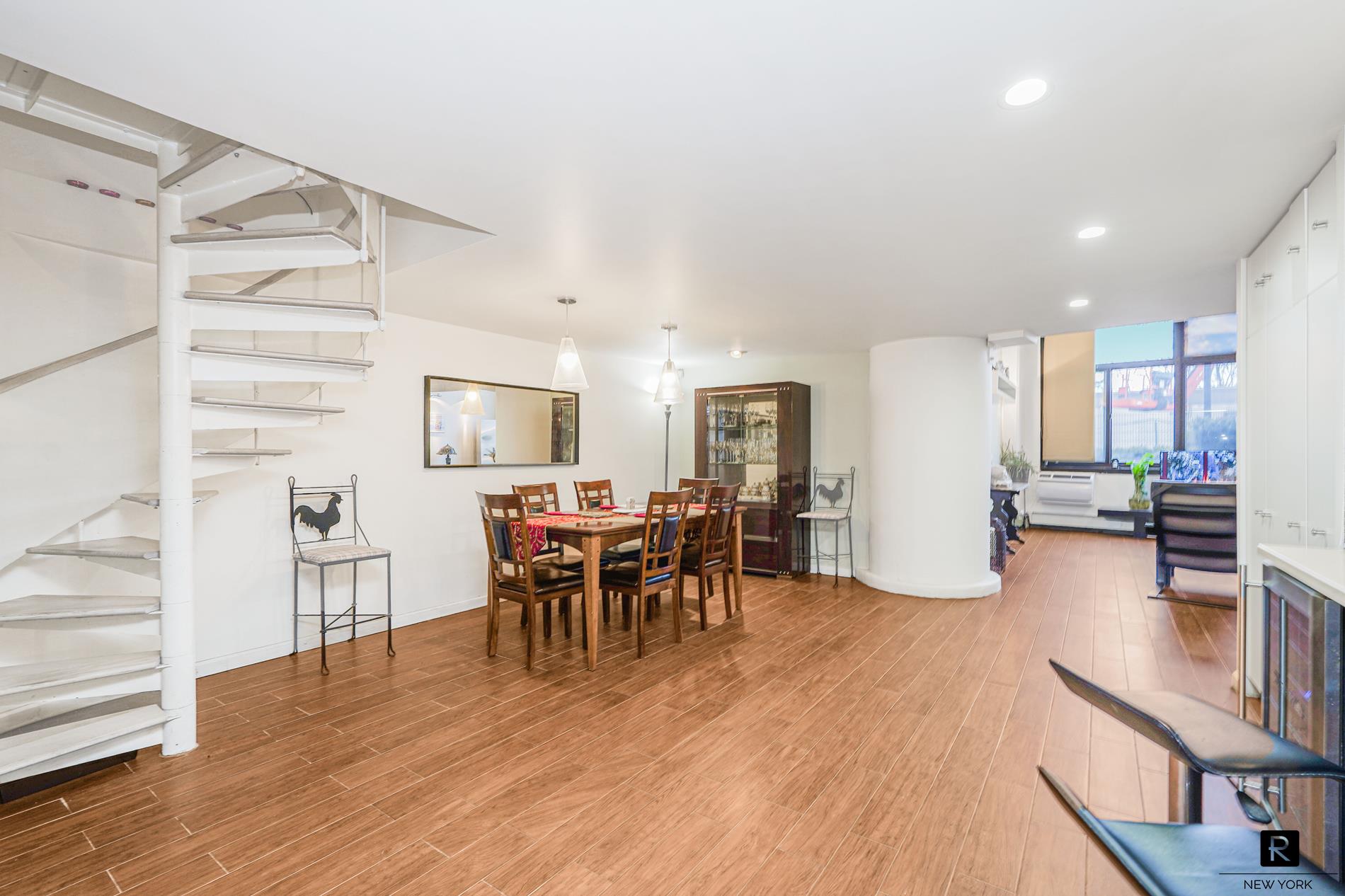 #11 photo, 10 Bay Street Landing, جزيرة ستاتن New York City , NY 10301