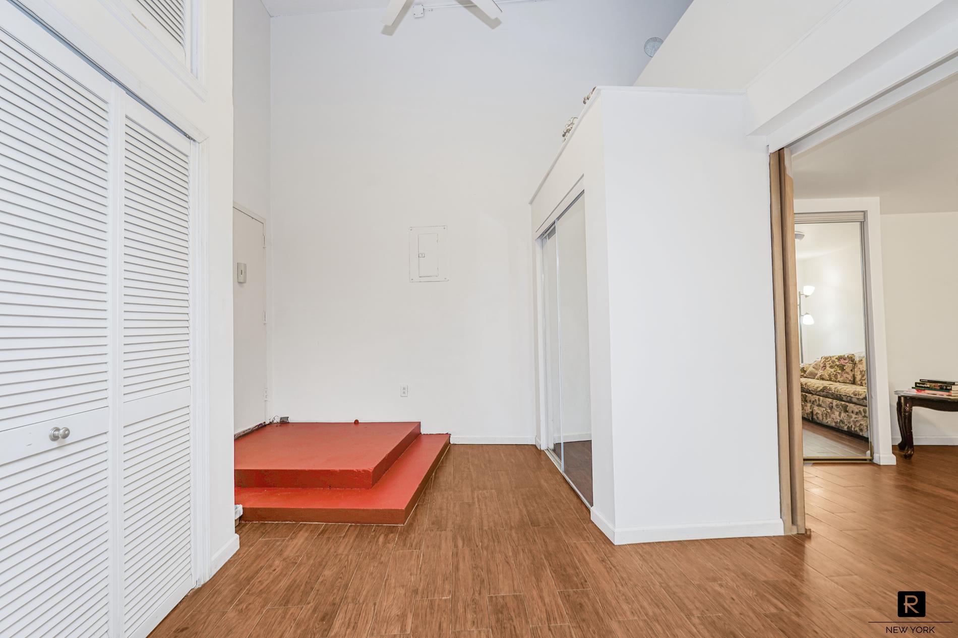 #13 photo, 10 Bay Street Landing, جزيرة ستاتن New York City , NY 10301