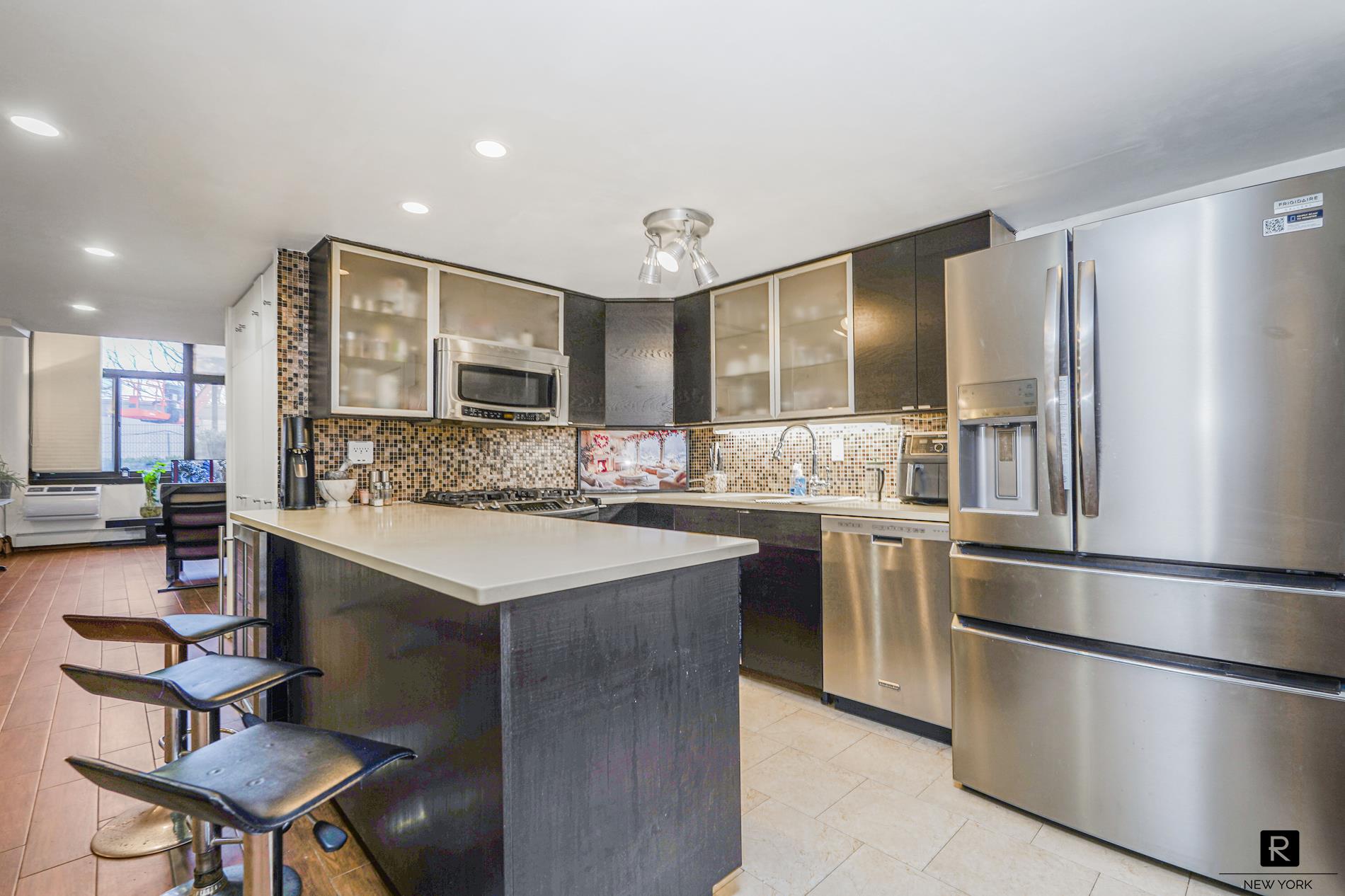 #9 photo, 10 Bay Street Landing, جزيرة ستاتن New York City , NY 10301