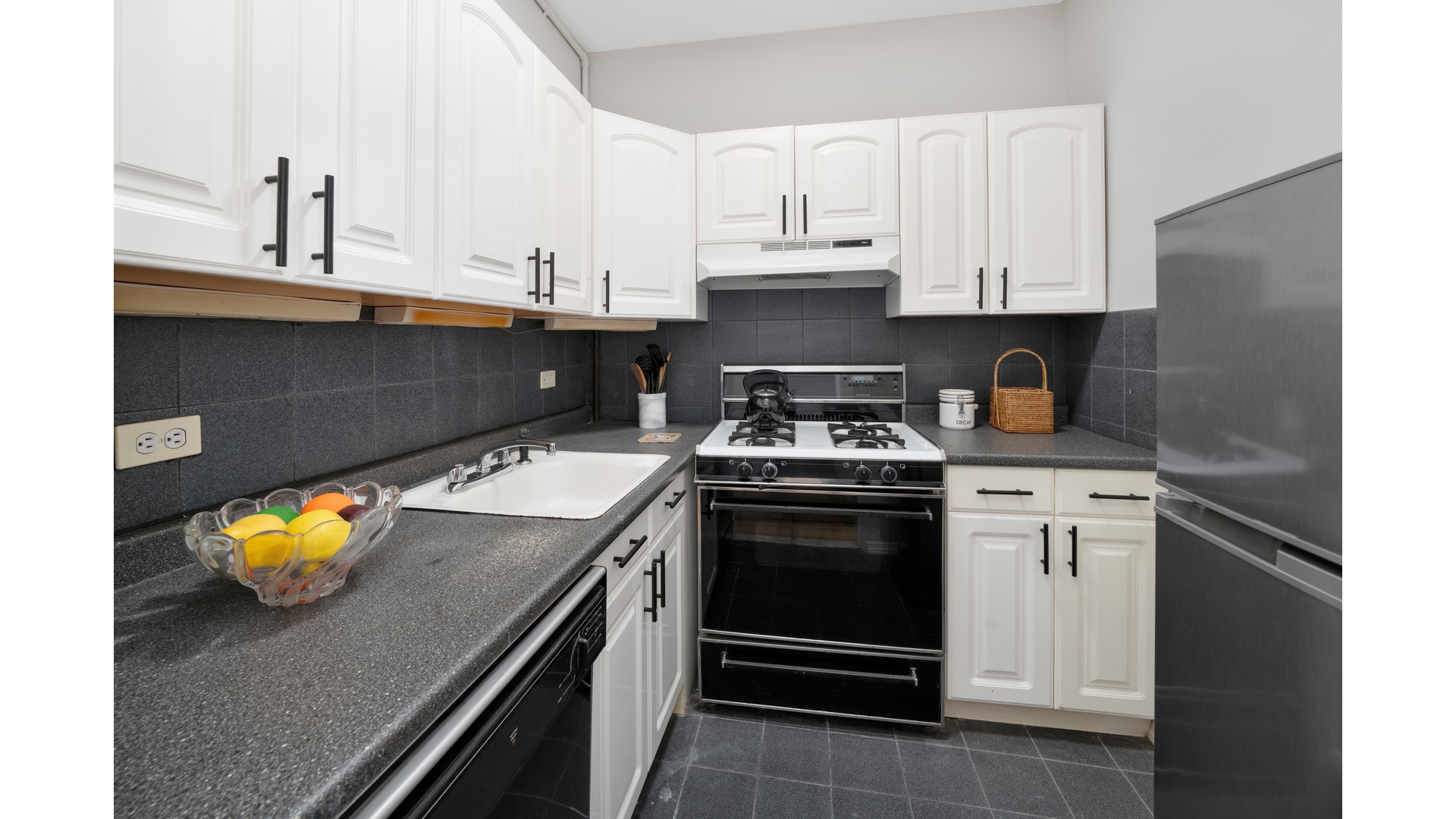 #2 photo, 210 RIVERSIDE Drive, Upper West Side , NY 10025