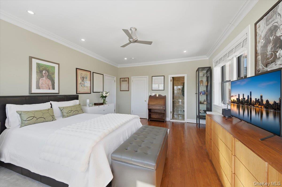 #11 photo, 4784 Boston Post Road, Pelham , NY 10803