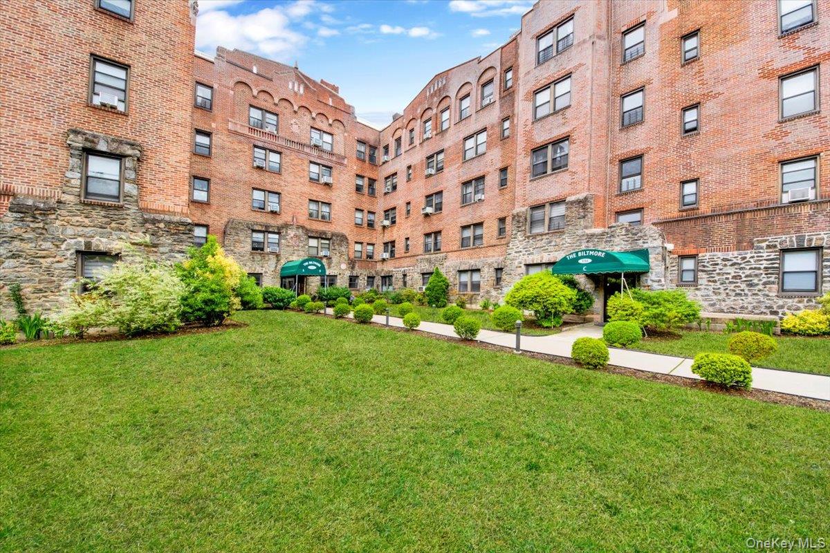 #17 photo, 4784 Boston Post Road, Pelham , NY 10803