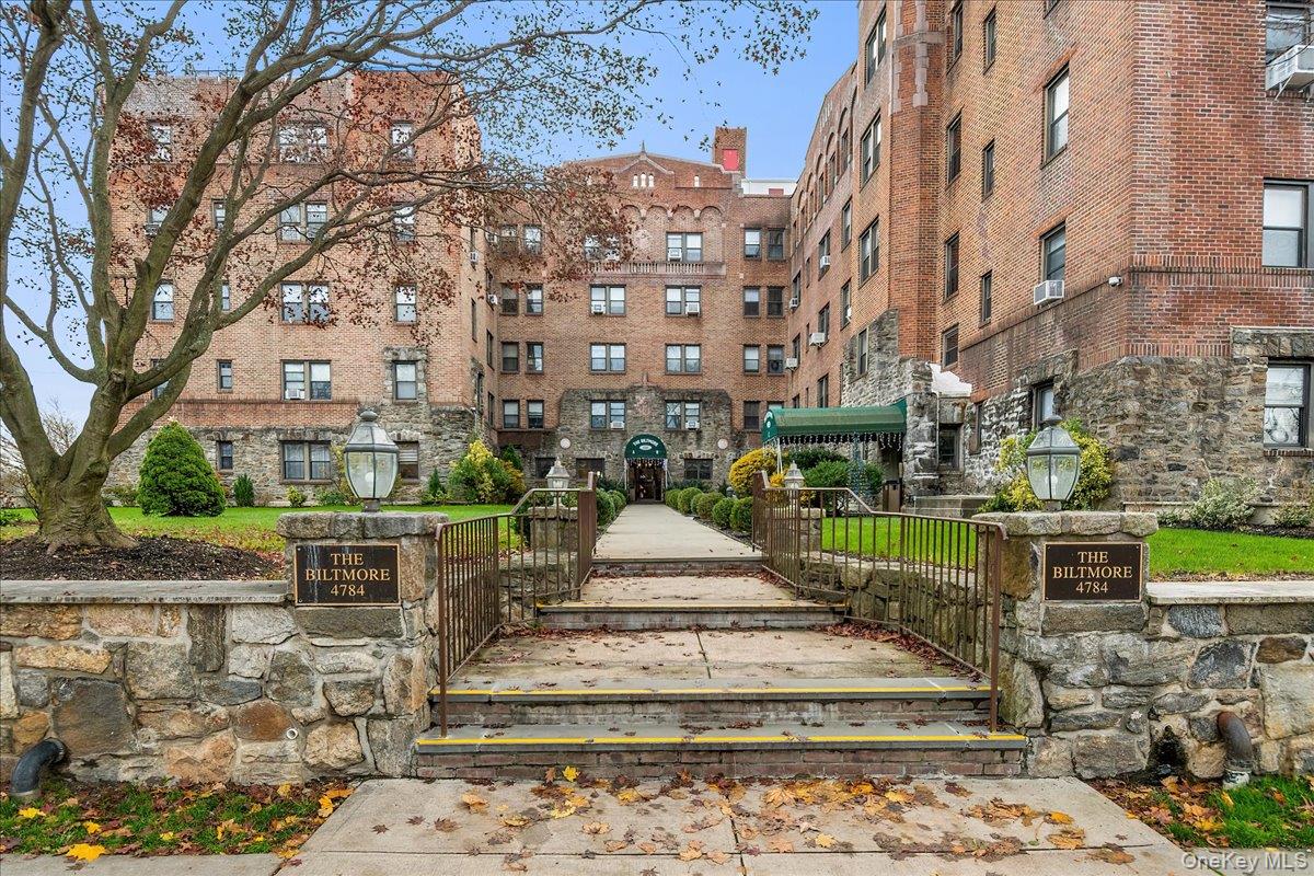 #19 photo, 4784 Boston Post Road, Pelham , NY 10803