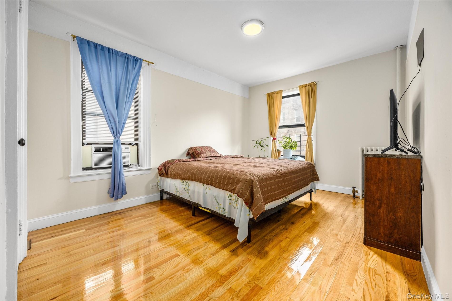 #17 photo, 2187 Holland Avenue, Bronx , NY 10462