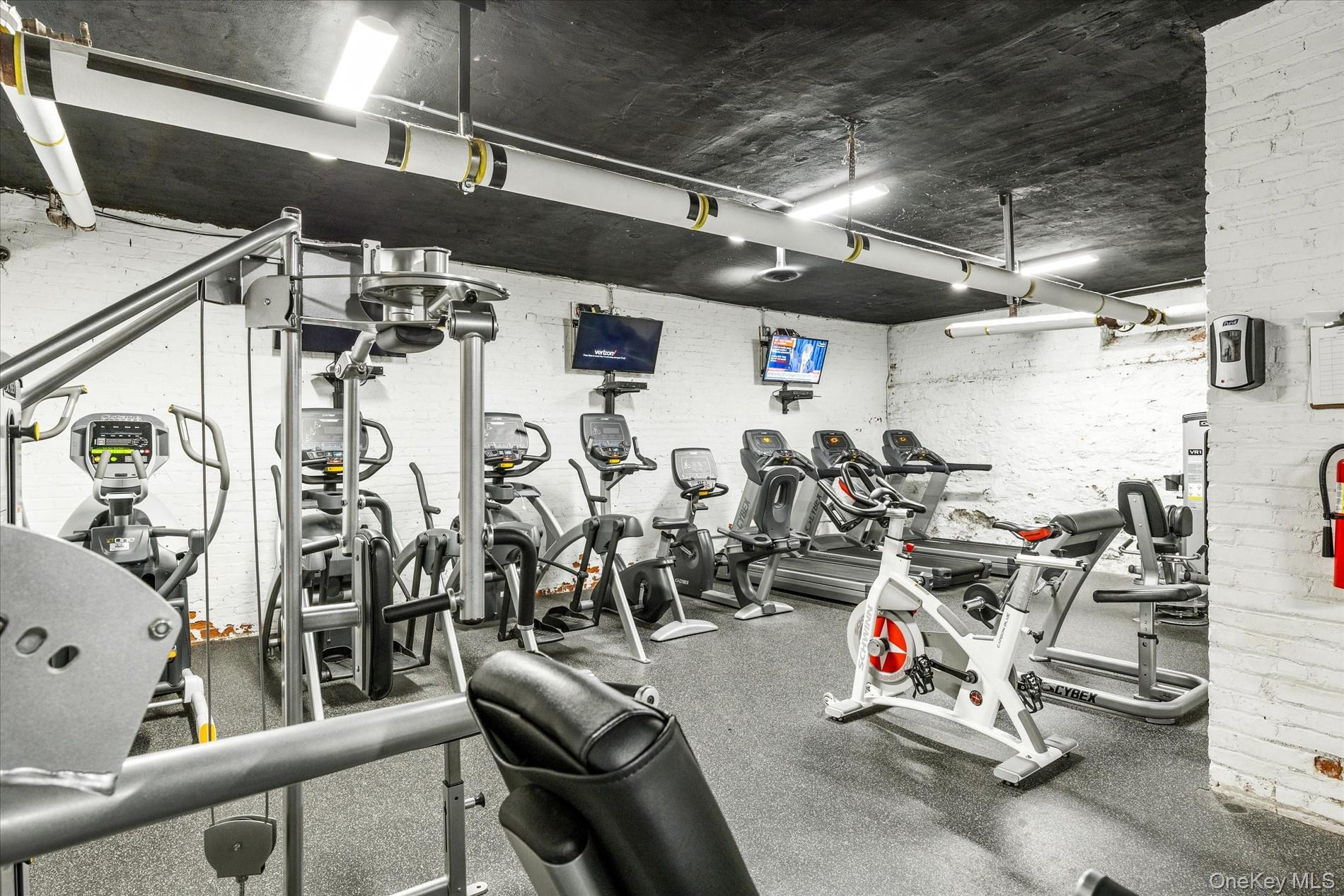 #4 photo, 2187 Holland Avenue, Bronx , NY 10462