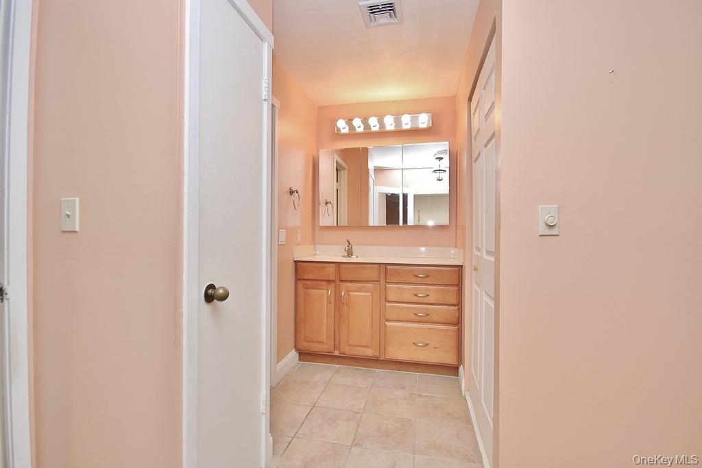 #17 photo, 383 Martling Avenue, Tarrytown , NY 10591