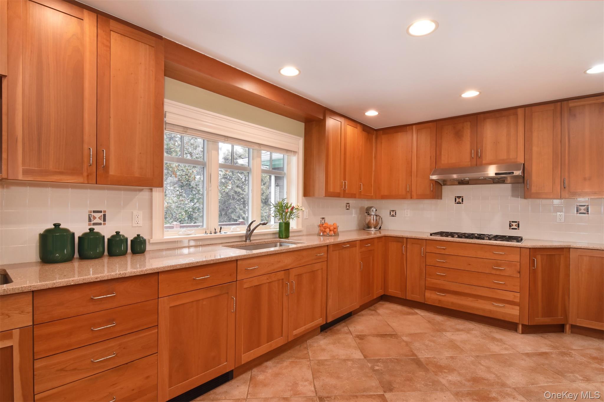 #7 photo, 8 Barney Park, Irvington , NY 10533