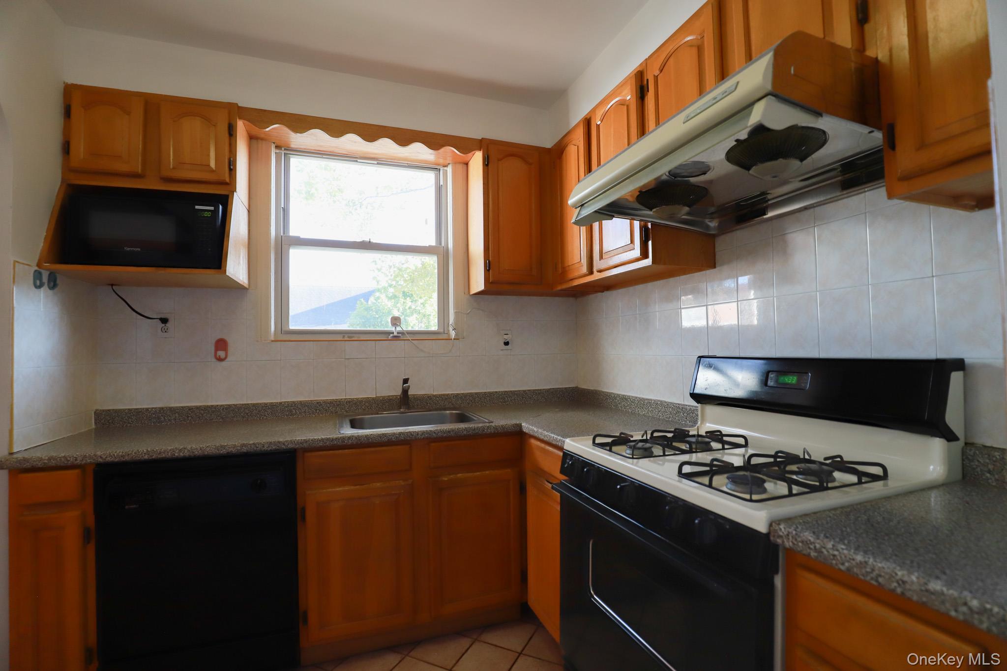 #2 photo, 50-36 190th Street, কুইন্‌স Fresh Meadows , NY 11365