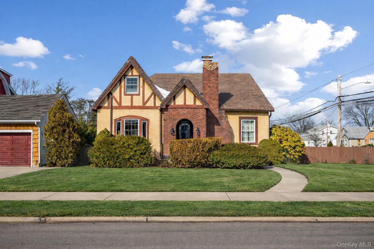 #1 photo, 67 Lawrence Avenue, מחוז נסאו Lynbrook , NY 11563