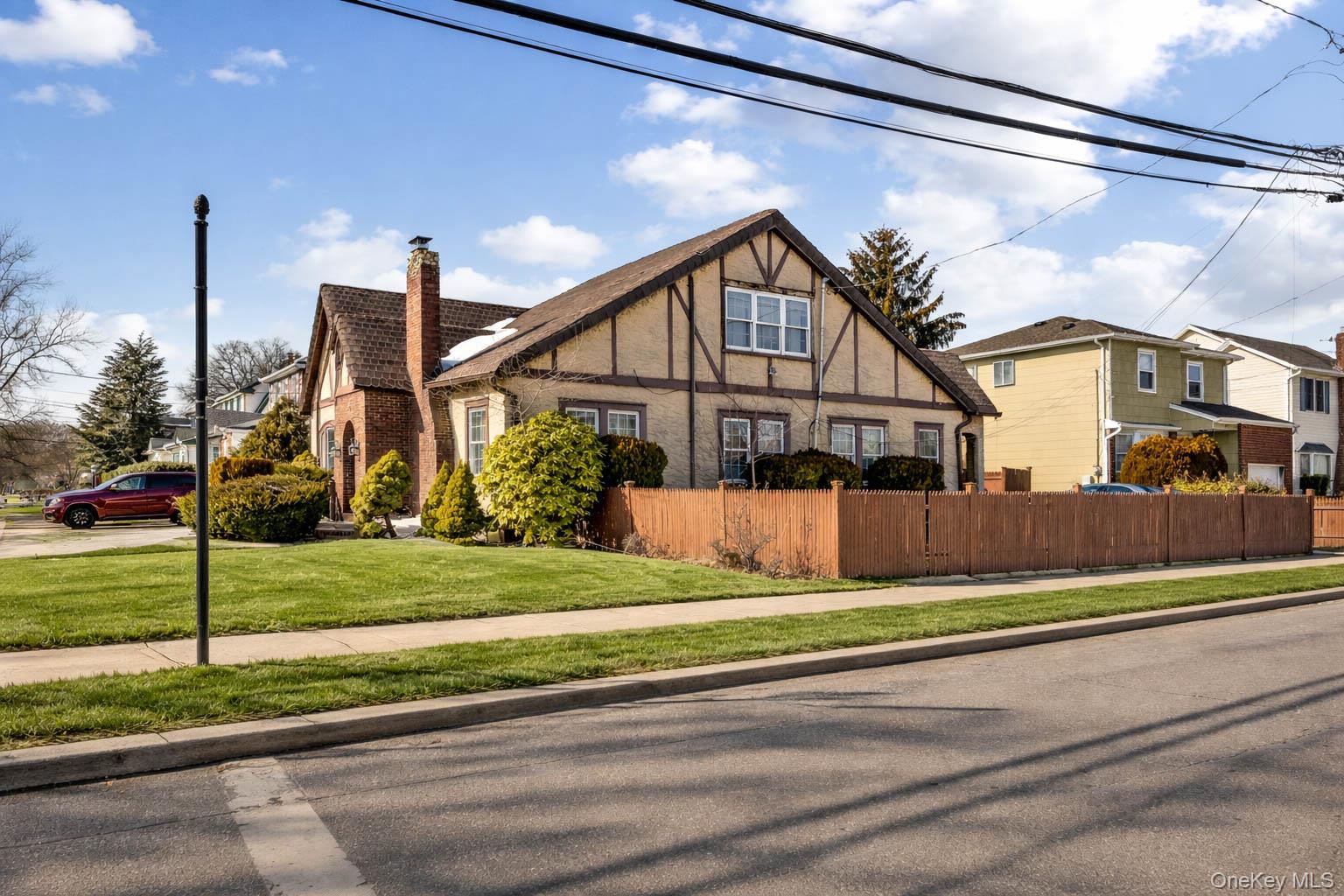 #6 photo, 67 Lawrence Avenue, מחוז נסאו Lynbrook , NY 11563