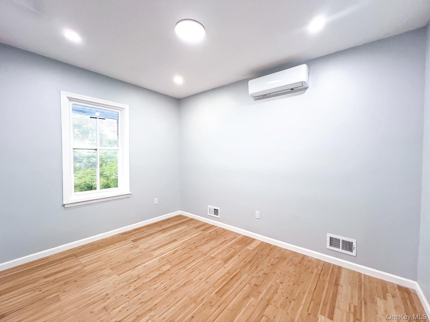 #5 photo, 88 Warren Street, Staten Island , NY 10304