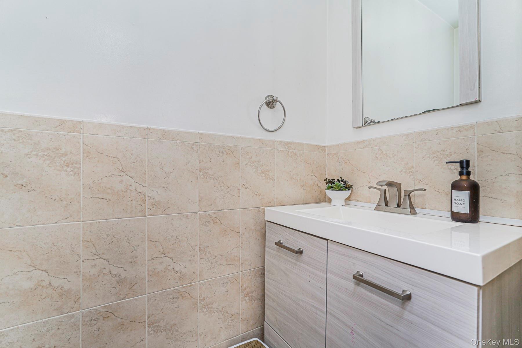 #7 photo, 49 Llewellyn Place, Staten Island , NY 10310