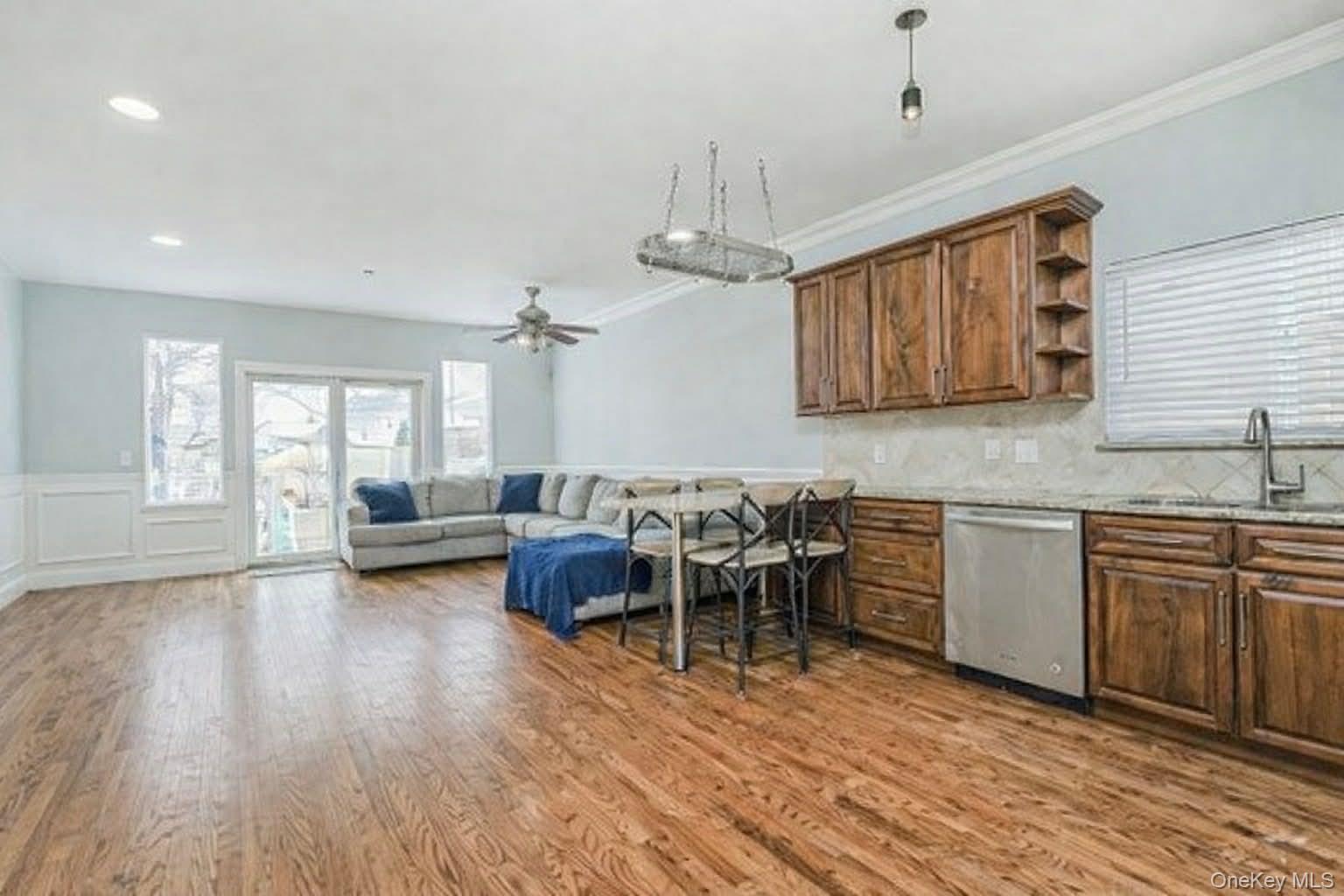 #8 photo, 49 Llewellyn Place, Staten Island , NY 10310