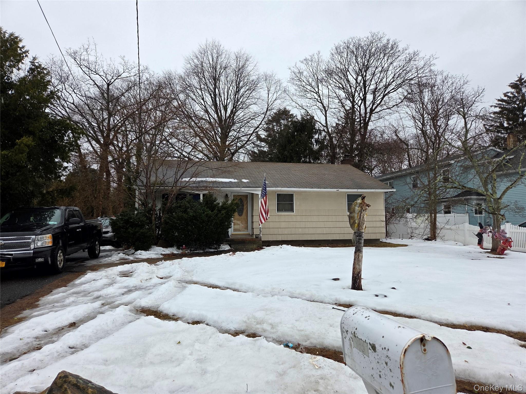 #1 photo, 1456 Locust Avenue, מחוז סאפוק Bohemia , NY 11716