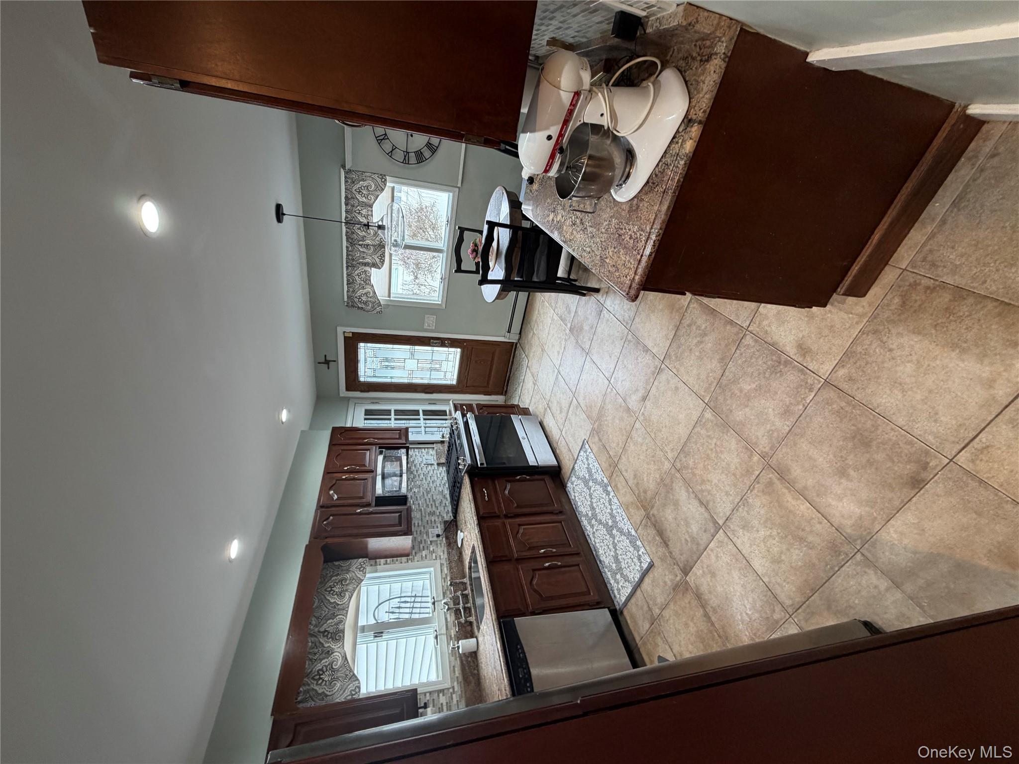 #11 photo, 22 Jersey Street, سوفولك Deer Park , NY 11729