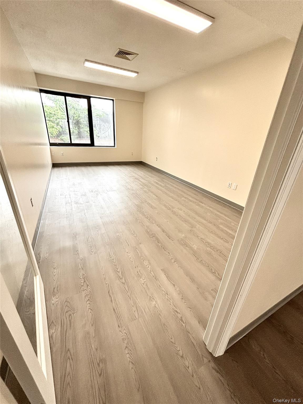 #8 photo, 1957 49th Street, Куинс ‖ Astoria , NY 11105