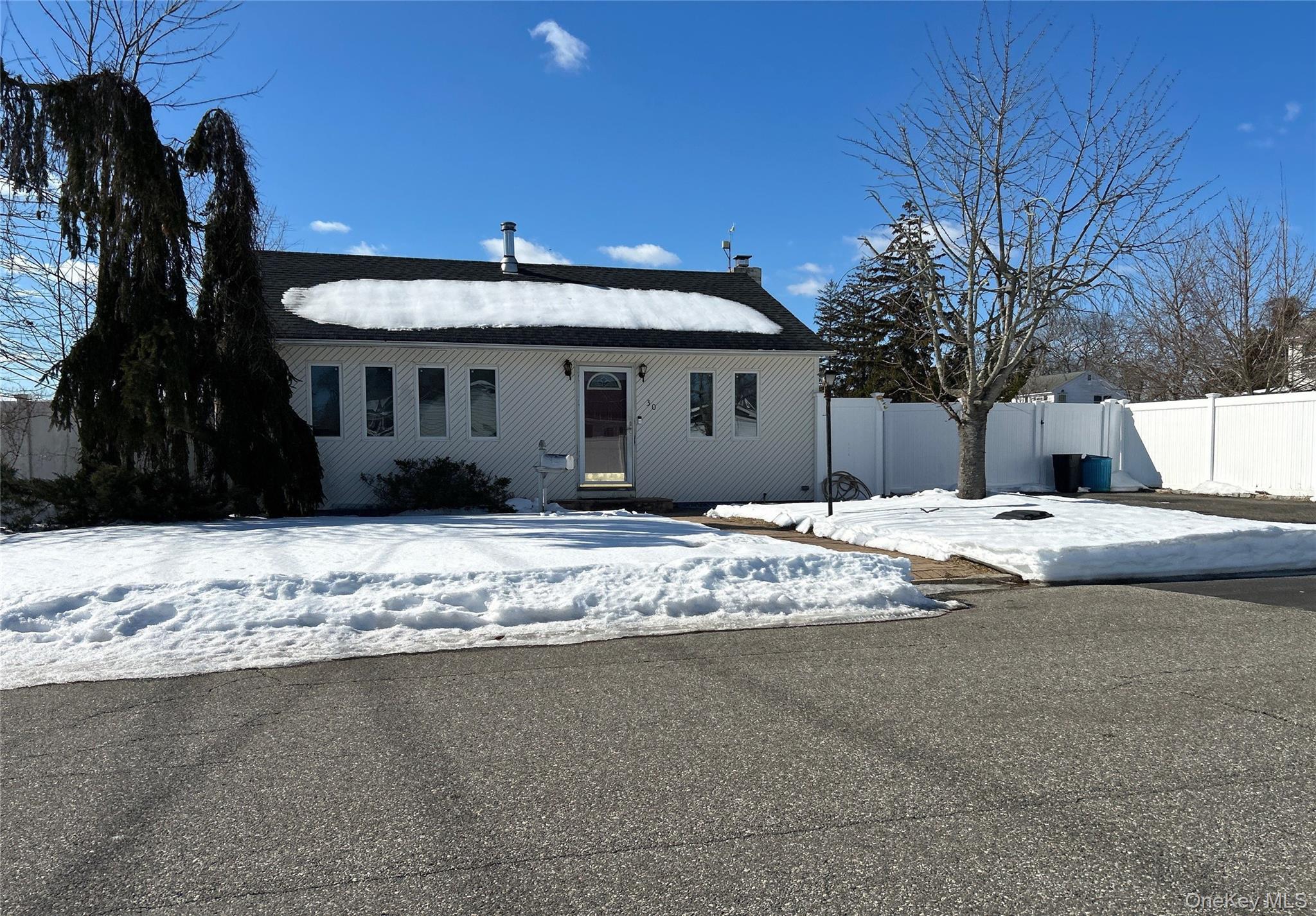 #3 photo, 30 Jenkins Avenue, 东长岛 North Babylon , NY 11703