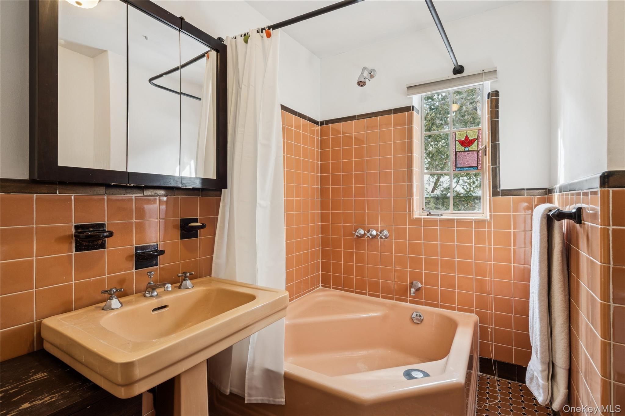 #13 photo, 5030 Tibbett Avenue, Бронкс ‖ Bronx , NY 10471