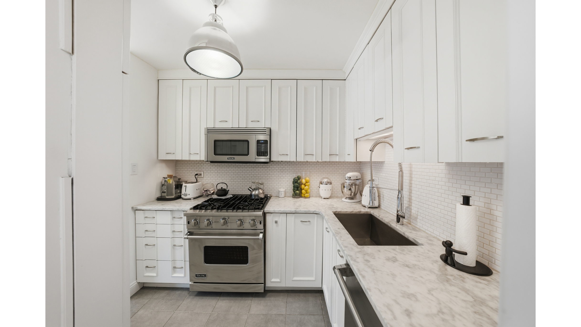 #3 photo, 145 E 84TH Street, 曼哈頓 Upper East Side , NY 10028