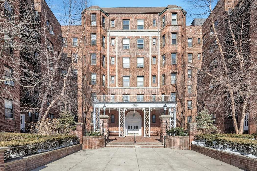 #1 photo, 84-51 Beverly Road, Kew Gardens , NY 11415