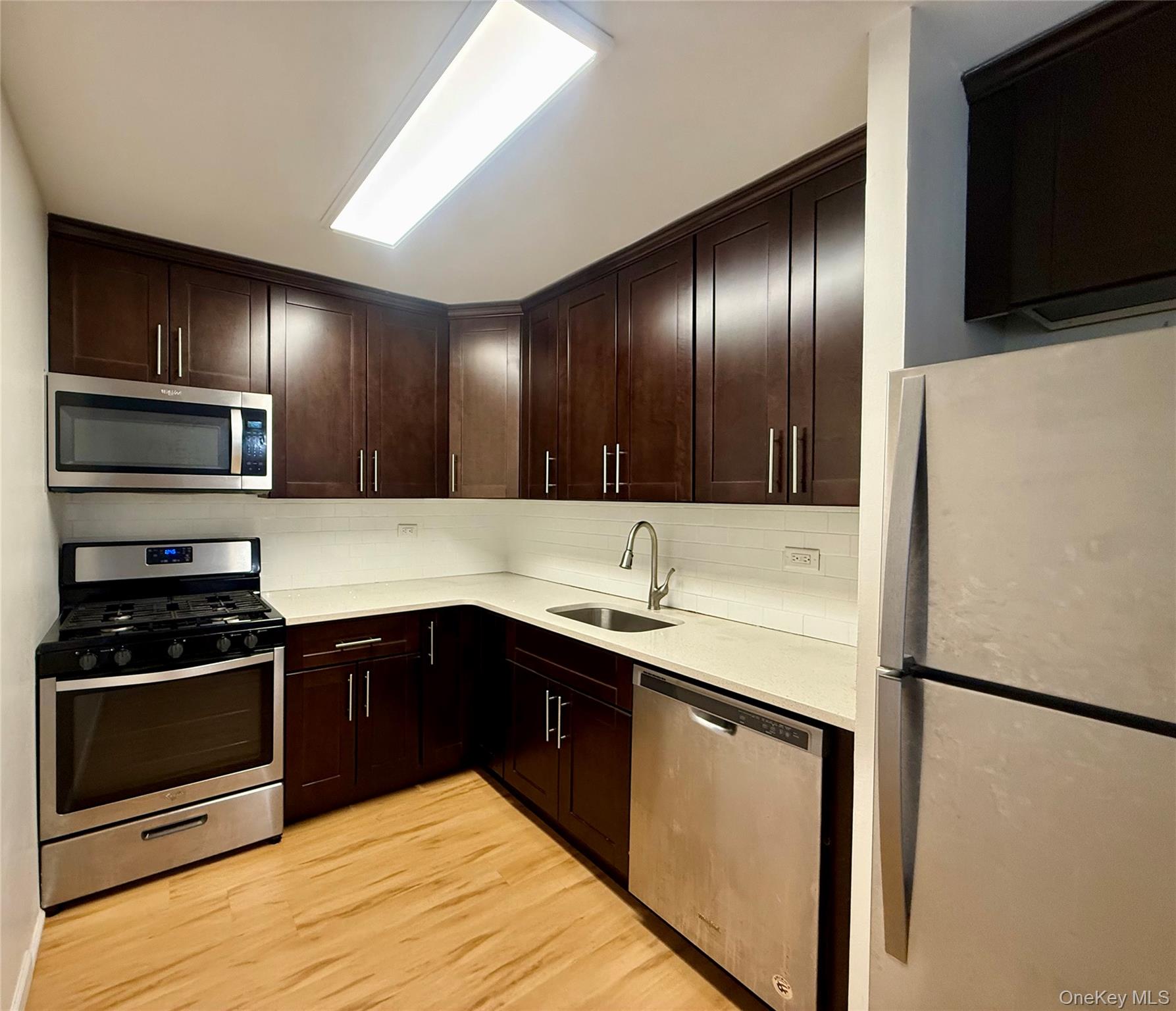 #7 photo, 2 Bay Club, Bayside , NY 11360