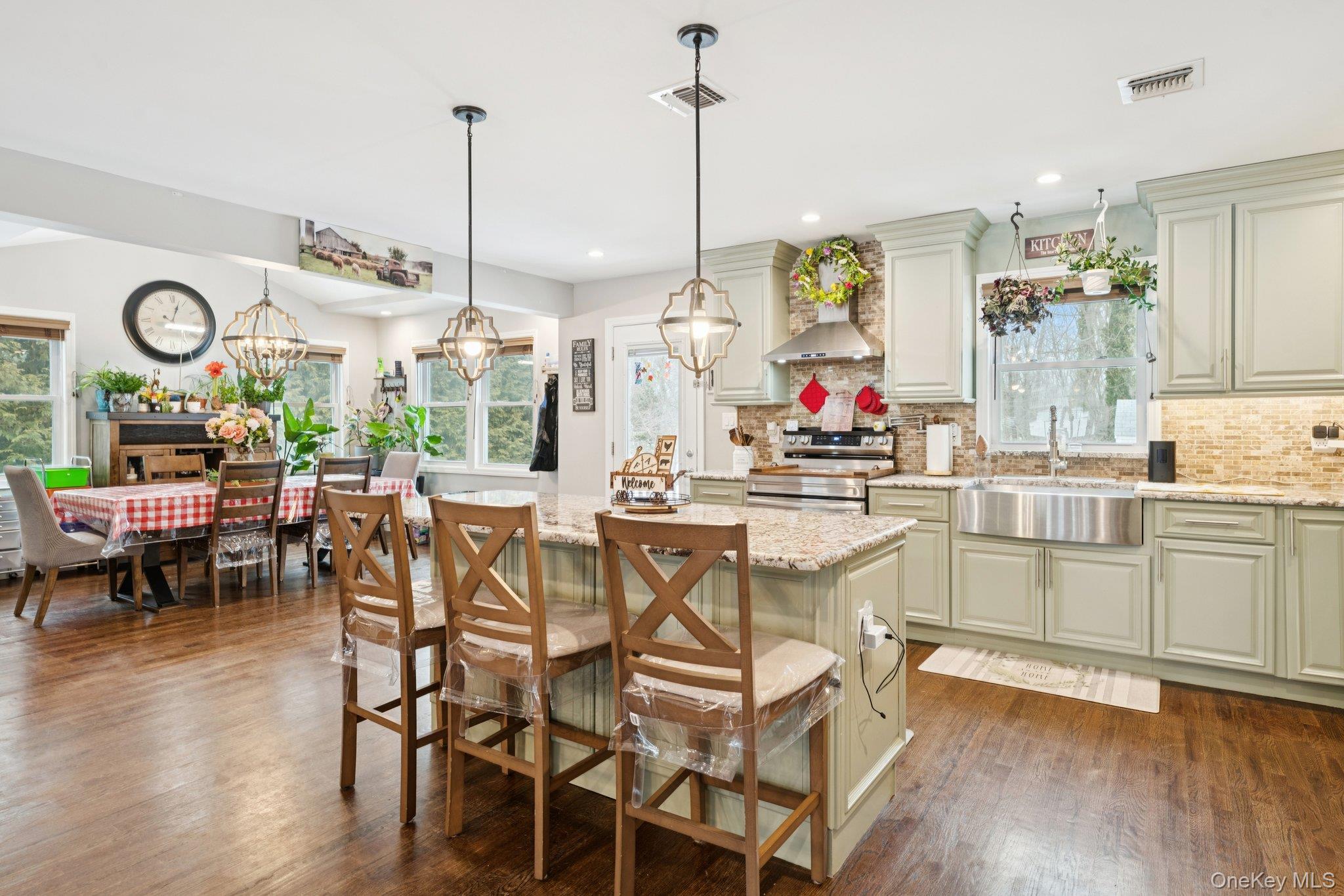 #14 photo, 135 5th Avenue, 东长岛 Kings Park , NY 11754