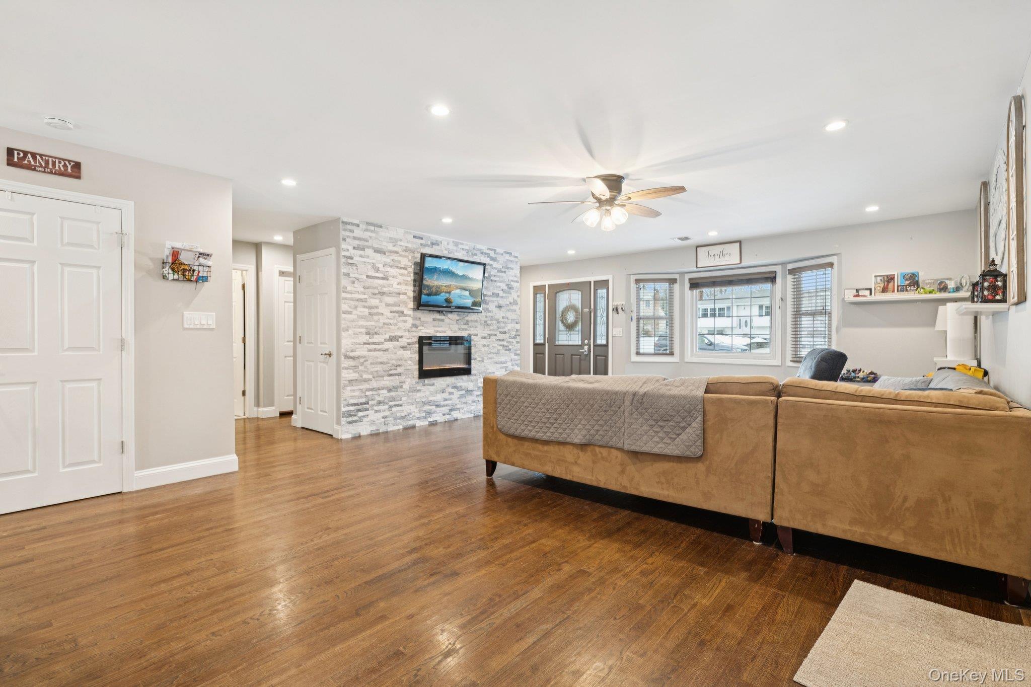 #8 photo, 135 5th Avenue, 东长岛 Kings Park , NY 11754