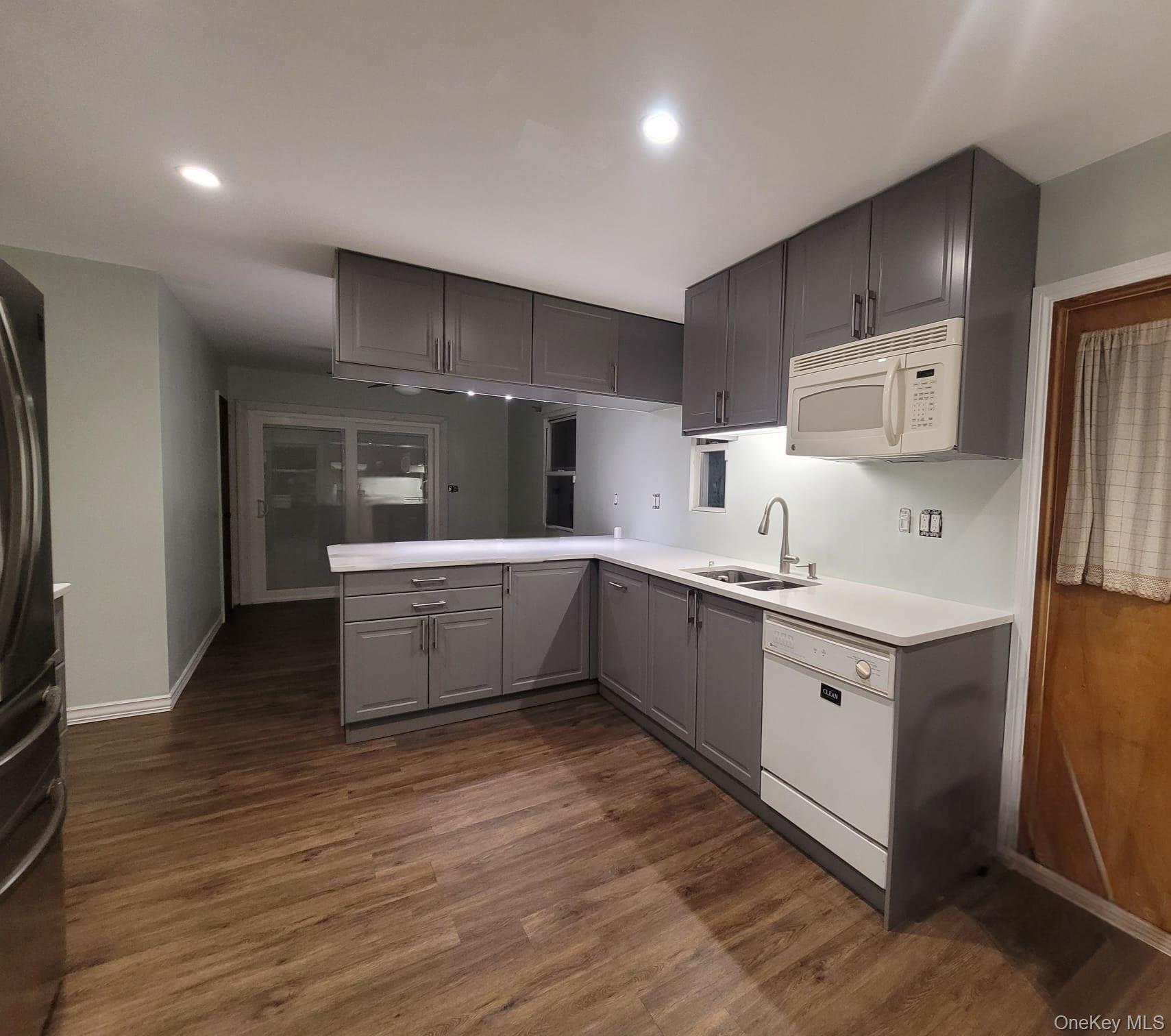 #8 photo, 49-54 166th Street, Fresh Meadows , NY 11365