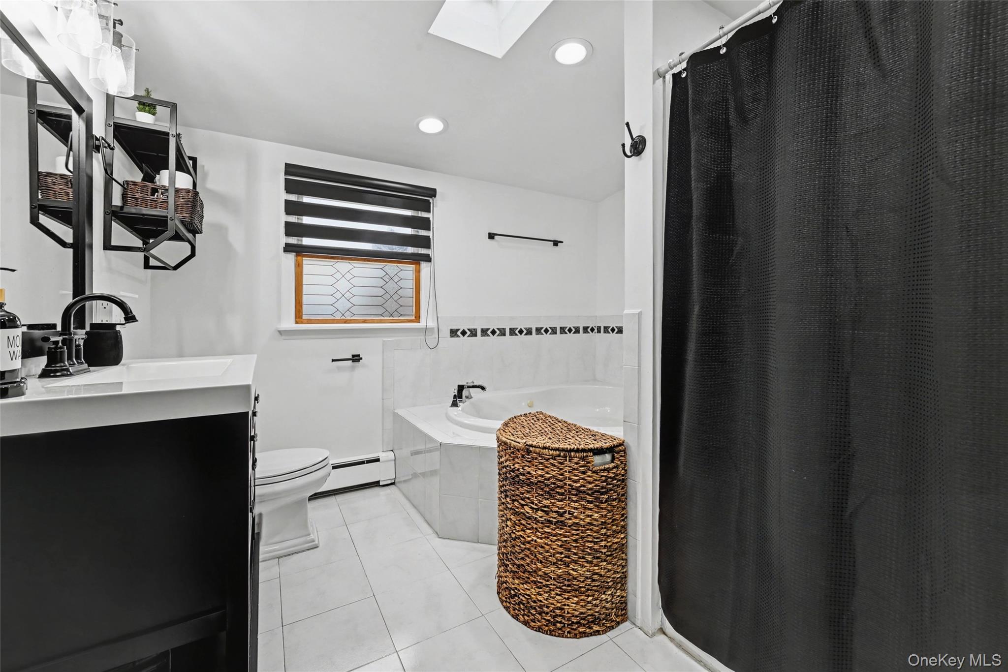 #17 photo, 327 Barton Avenue, सफ़ोक काउंटी East Patchogue , NY 11772