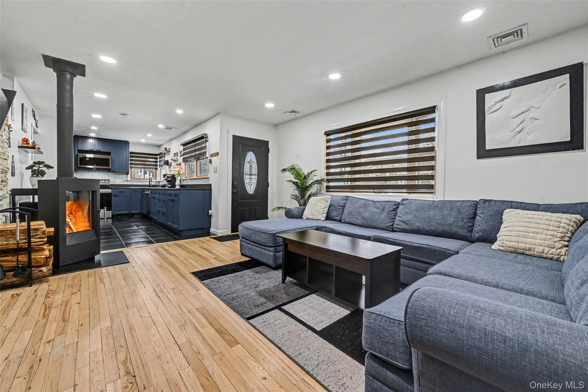 #5 photo, 327 Barton Avenue, सफ़ोक काउंटी East Patchogue , NY 11772