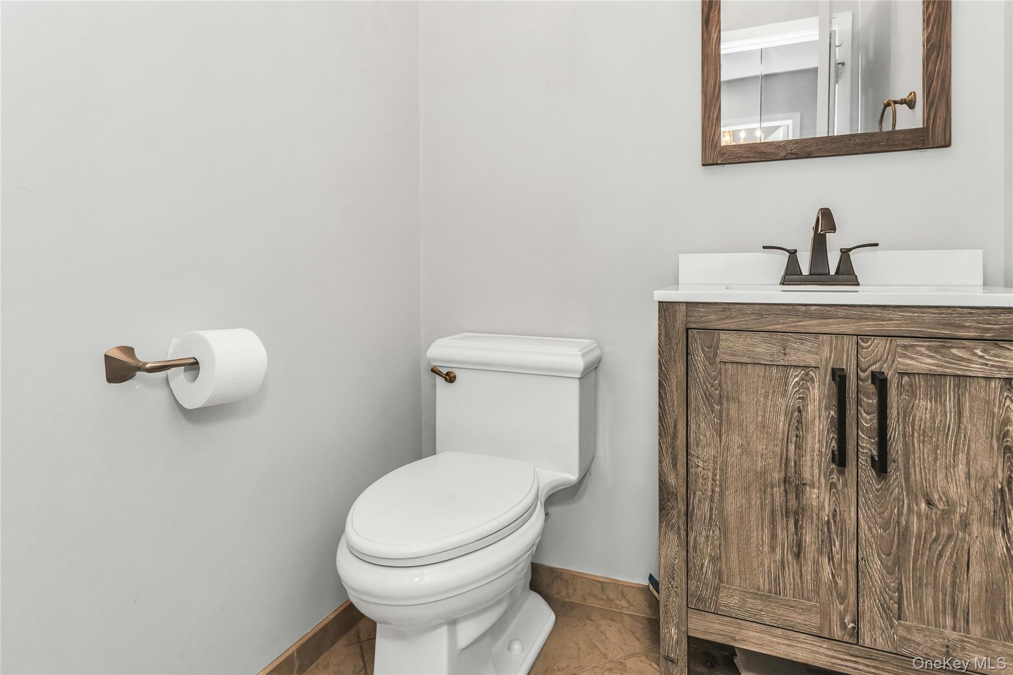 #10 photo, 47 Max Court, Islandia , NY 11749