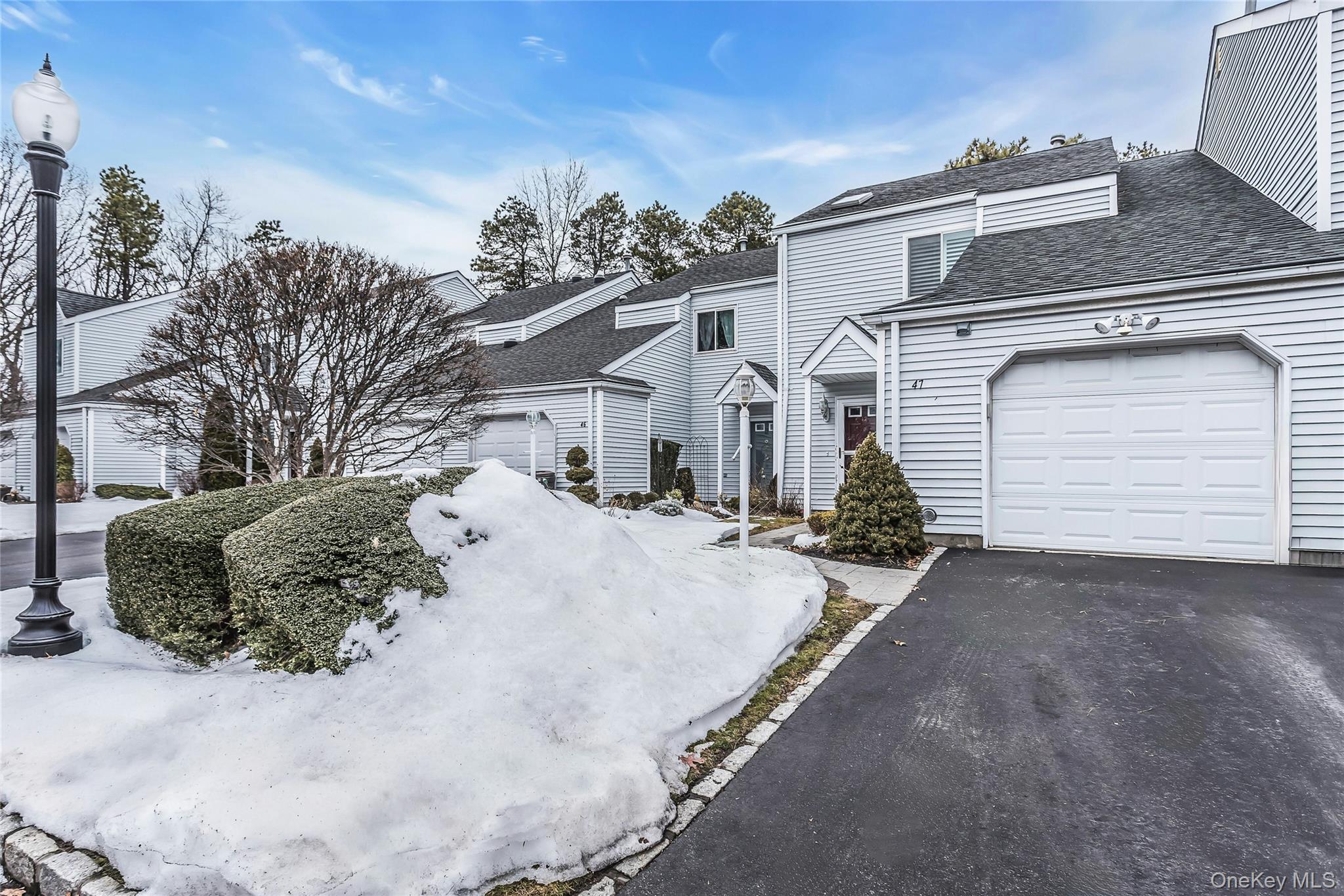 #4 photo, 47 Max Court, Islandia , NY 11749