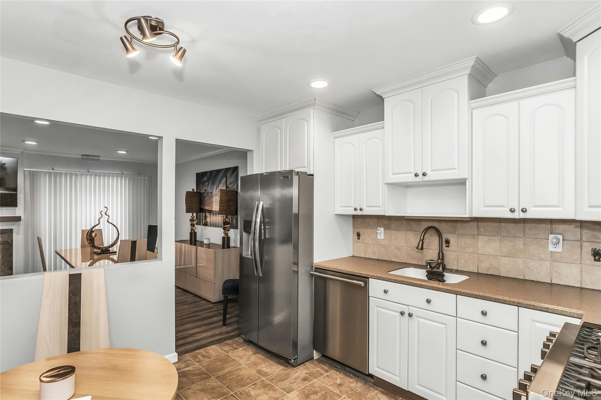 #6 photo, 47 Max Court, Islandia , NY 11749