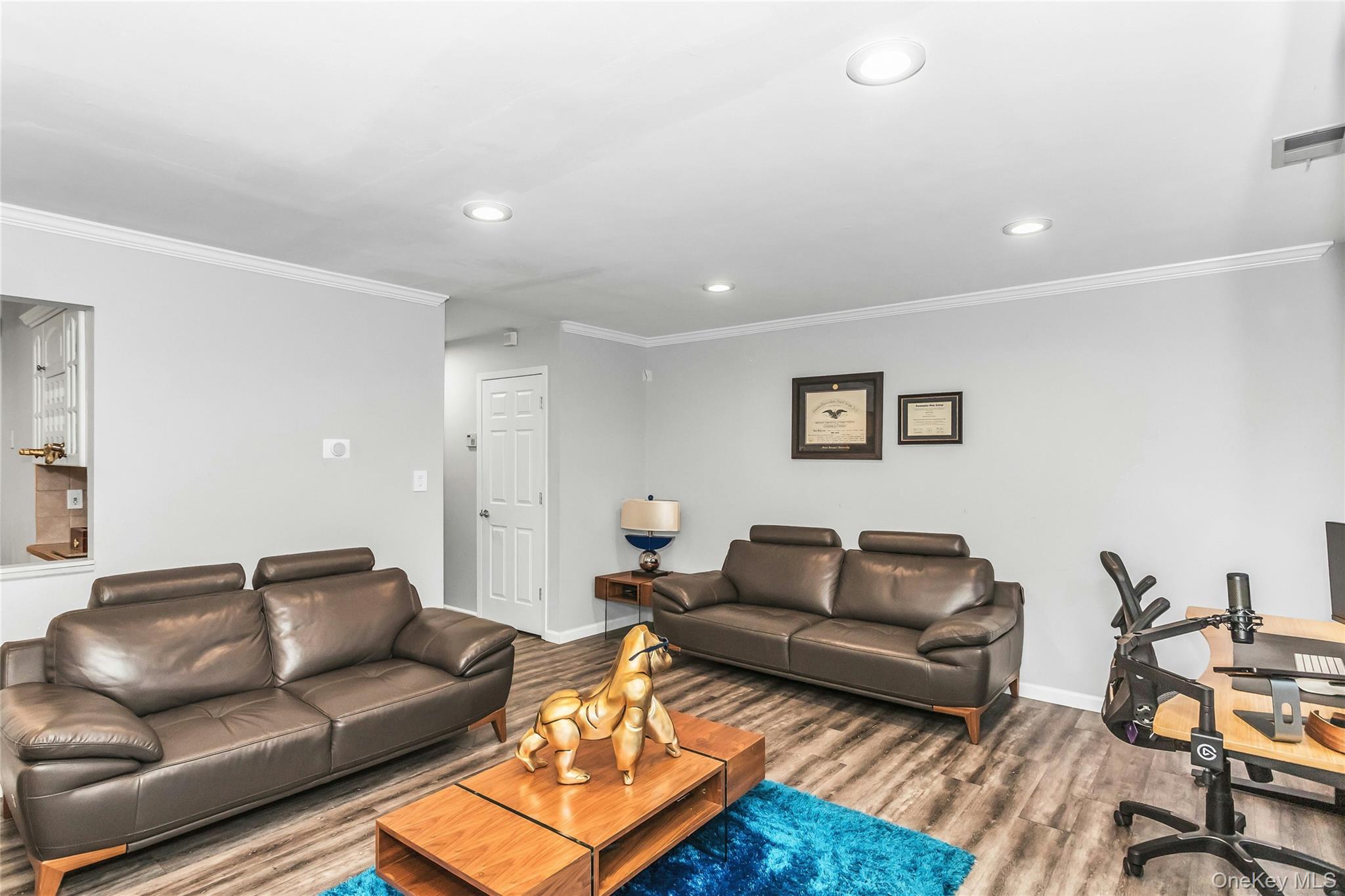 #9 photo, 47 Max Court, Islandia , NY 11749