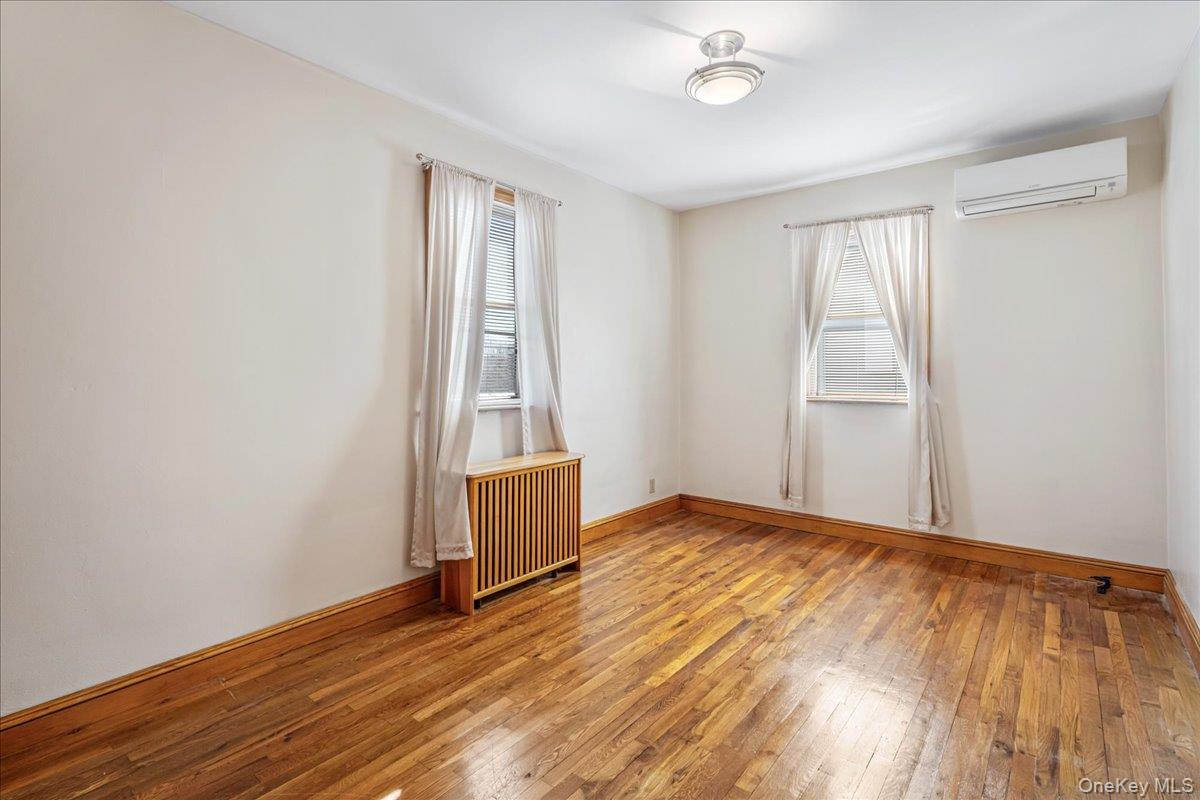 #17 photo, 1427 145th Place, كوينز Whitestone , NY 11357