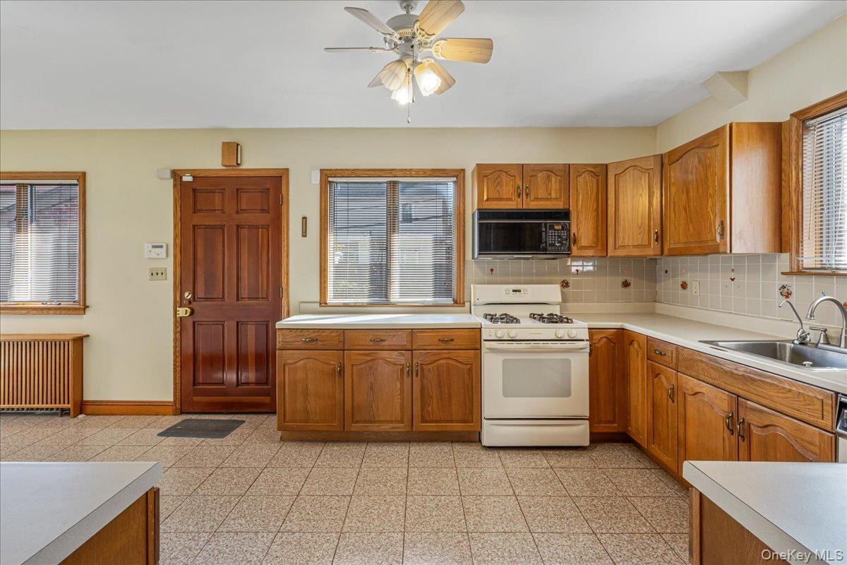 #8 photo, 1427 145th Place, كوينز Whitestone , NY 11357