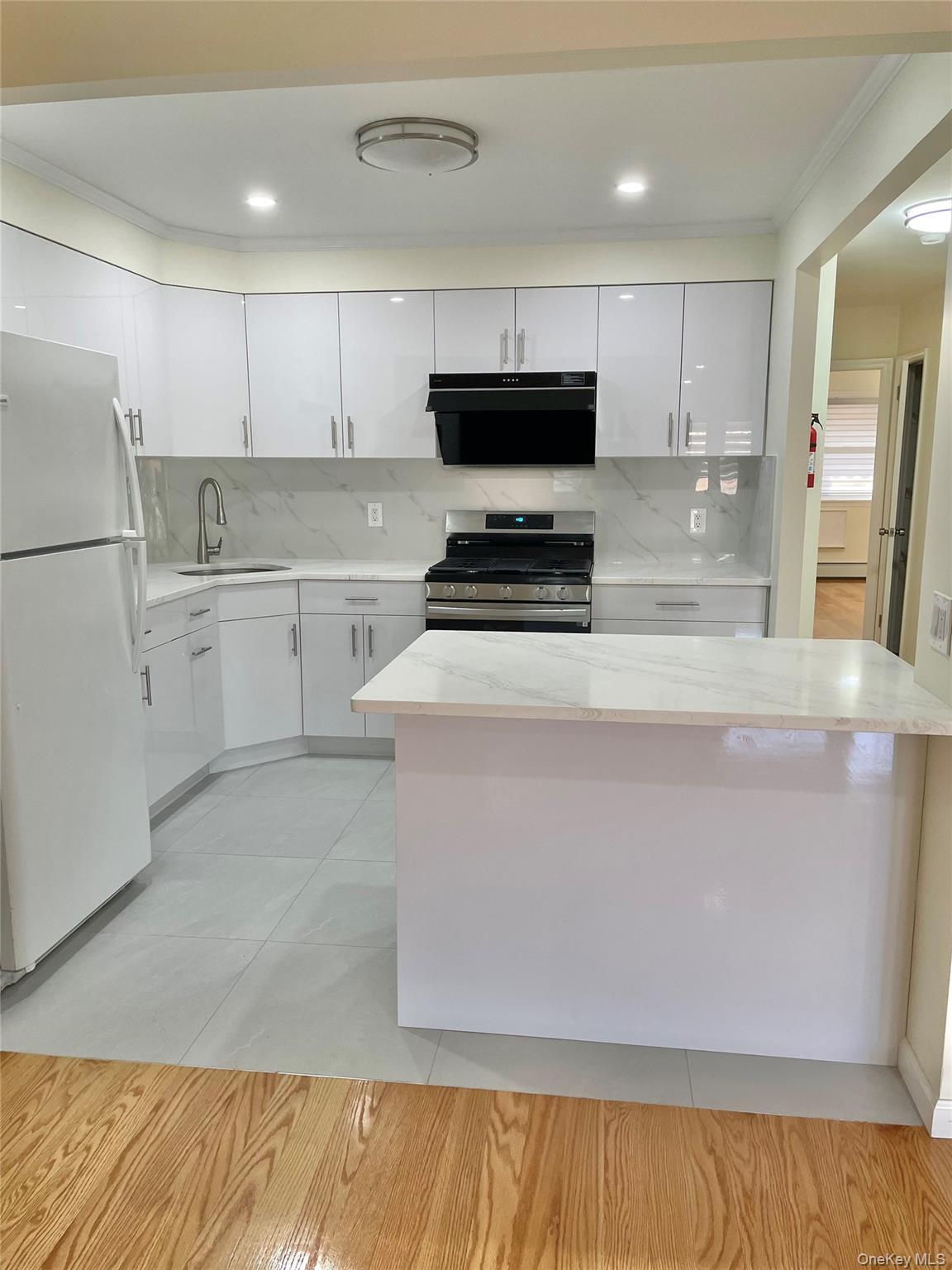 #4 photo, 4322 213th Street, 皇后區 貝塞 Bayside , NY 11361