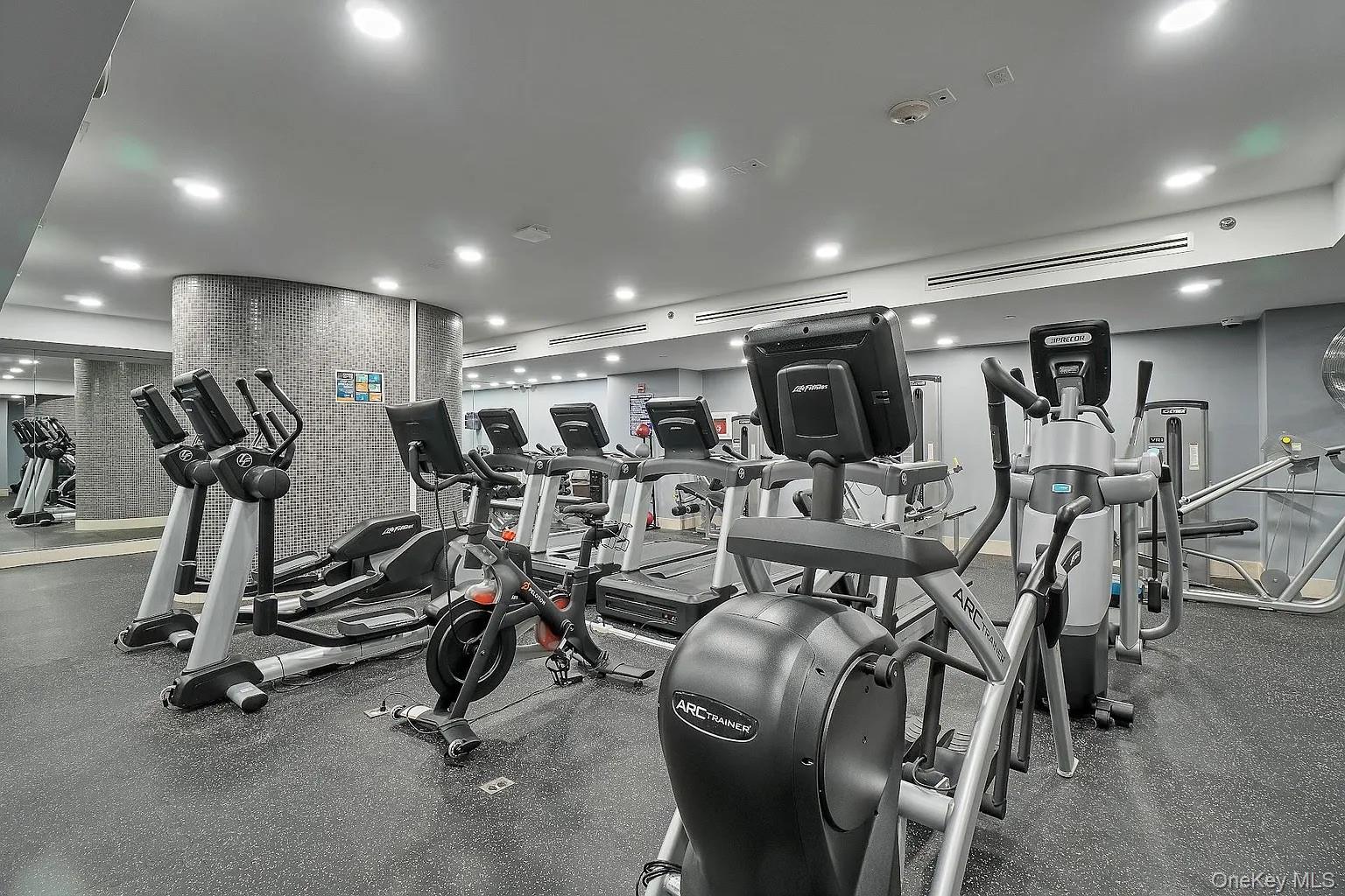 #17 photo, 10 City Place, White Plains , NY 10601