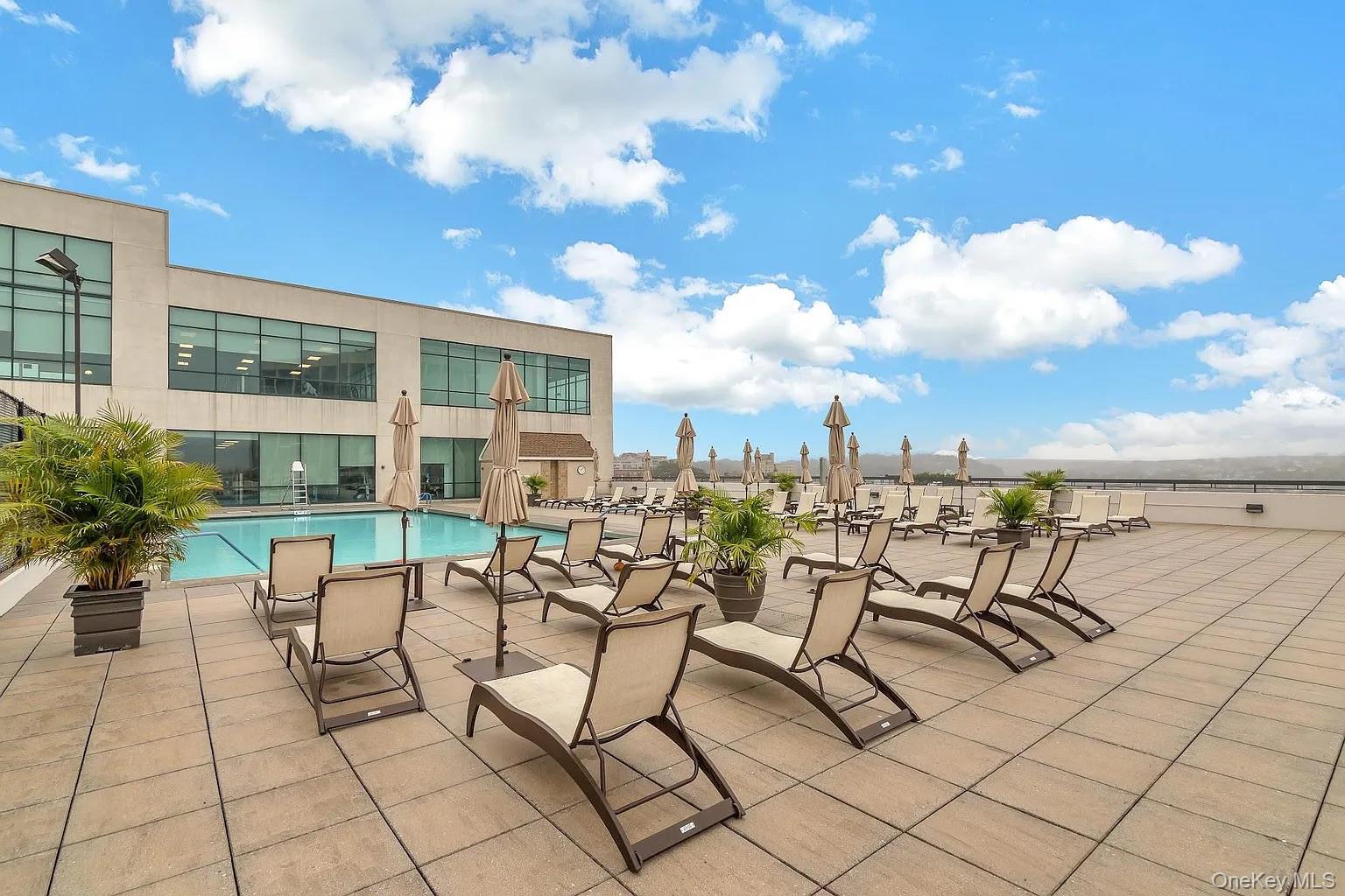 #19 photo, 10 City Place, White Plains , NY 10601