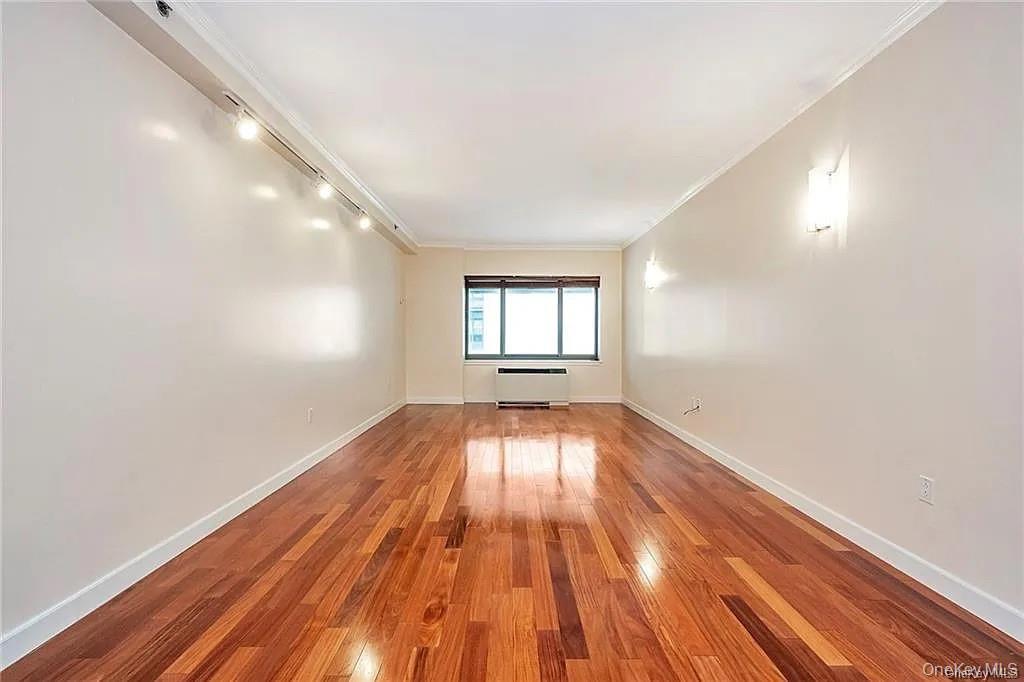 #4 photo, 10 City Place, White Plains , NY 10601