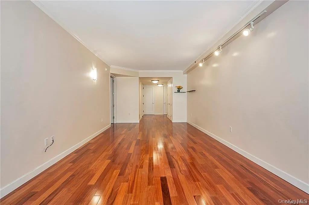 #5 photo, 10 City Place, White Plains , NY 10601