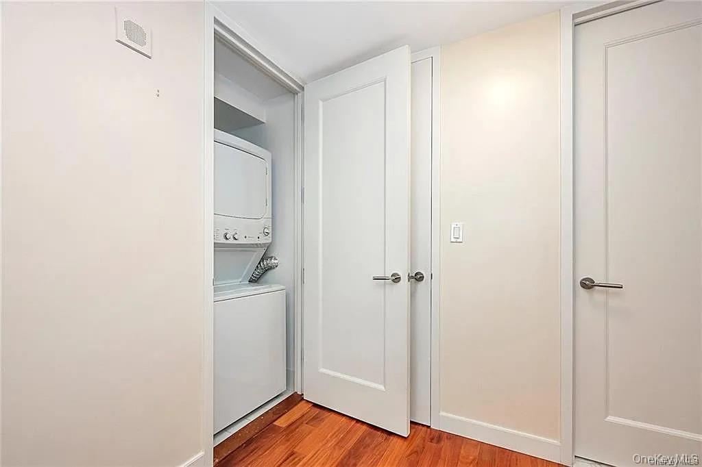 #6 photo, 10 City Place, White Plains , NY 10601