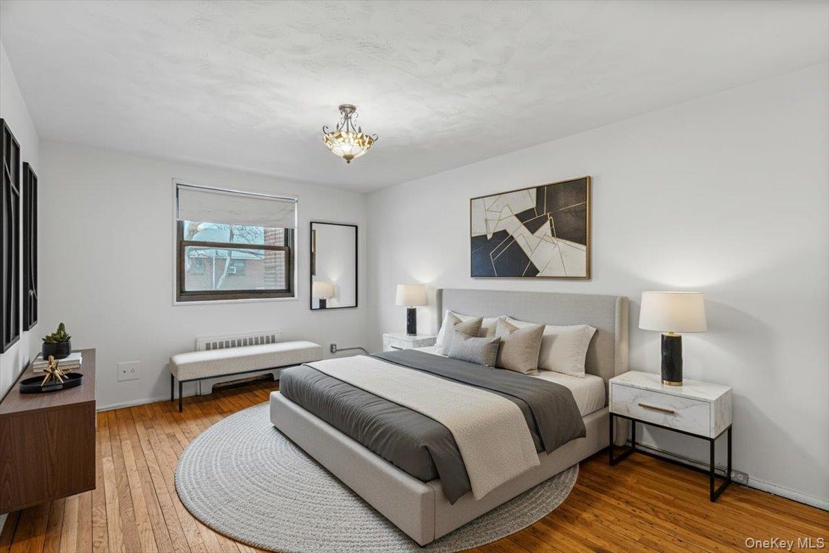 #12 photo, 19918 19th Avenue, קווינס Whitestone , NY 11357